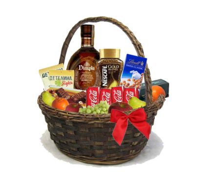Луксозна кошница с уиски Dimple, ядки, кафе и плодове
